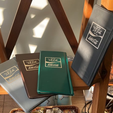 دفتر " البطاقات " من اهداءات كعكي كولا