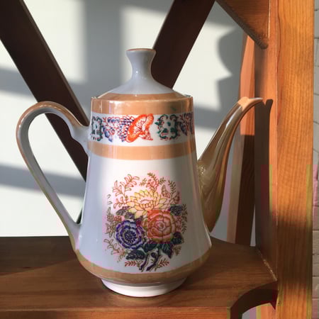 ابريق صيني عتيق