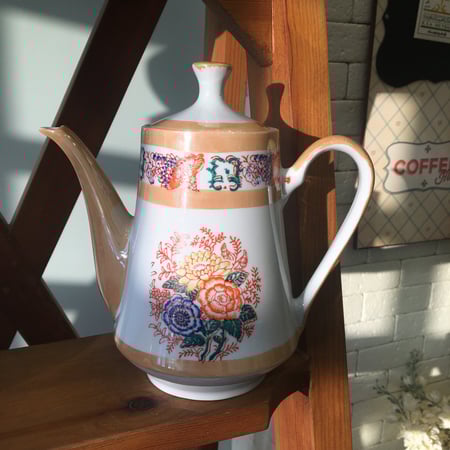 ابريق صيني عتيق