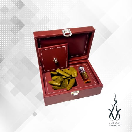 علبه هديه فاخرة - تحتوي على أوقية عود مروكي طبيعي محسن فاخر و ربع تولة مخلط عود فاخر عطري