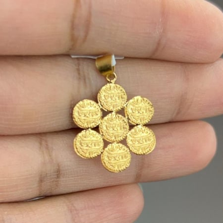 تعليقه شكل الجنيهات عيار 21