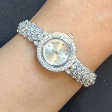 ساعة فضة نسائية