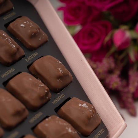 باقة عبق الأزهار مع بيكان الكراميل المملح من هانوفيرين