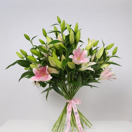 باقة ليلي مع عطر كارتير ديكلاريشن