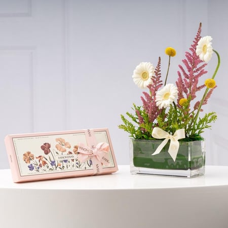 مزهرية الربيع المزهر  مع ترافل الشوكولاتة من هانوفيرين