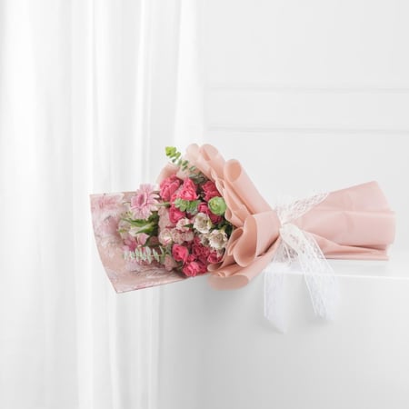 باقة ثرى من متجر روزيتا الجيربيرا بيبي روز استروميريا الكولبتس