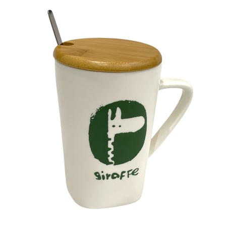 كوب قهوة بغطاء وملعقة