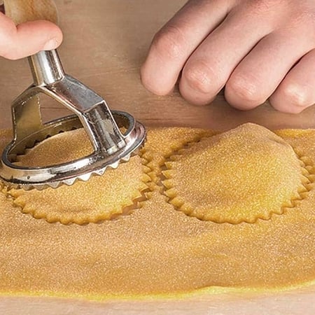 قطاعة عجين ستانلس ستيل بيد خشبية B4353