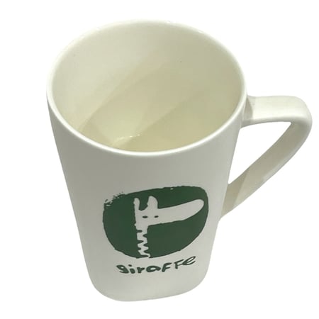 كوب قهوة بغطاء وملعقة