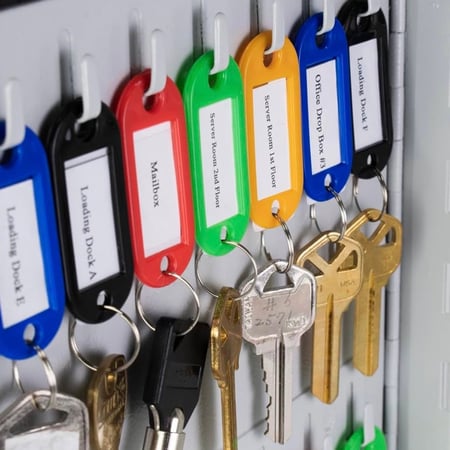 ميدالية بلاستيك 5 الوان 21 حبة