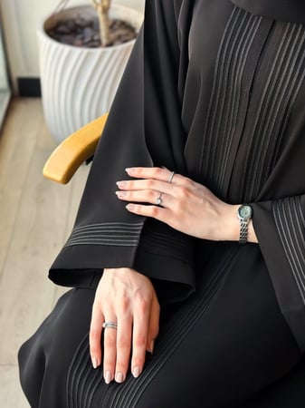 عبايه 111 +طرحه ونقاب مجانا