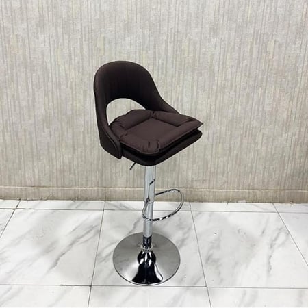 كرسي بارمطبخ عصري لون بني مقدم لكم من كاما