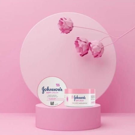 كريم الترطيب ناعم للوجه ولجسم من جونسون300مل