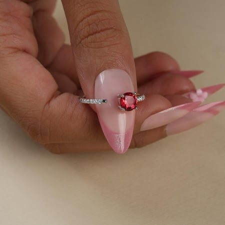 خاتم فضه بحجر الزركون الاحمر