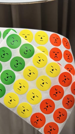 ستيكرات تعزيز  بأشكال مختلفة