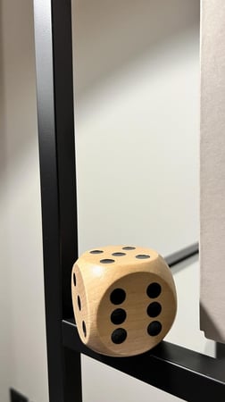 نرد خشب  بحجم متوسط