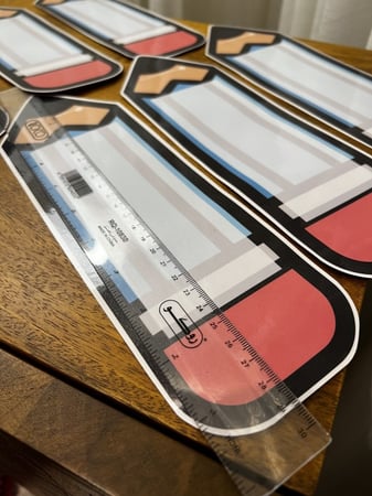 بطاقات شكل قلم