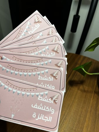 بطاقات التعزيز لون وردي