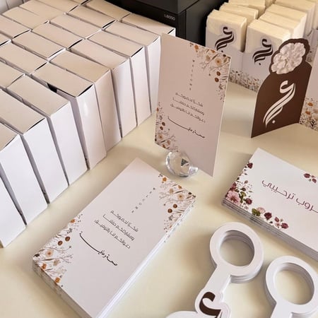 كرت مستطيل كلاسيكي بدون قاعدة - الثيم حسب الطلب