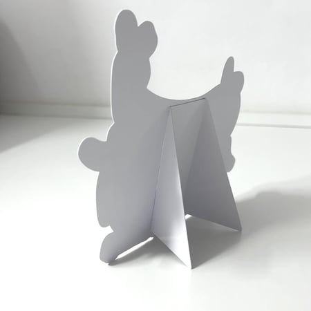 كرت طاولة بقاعدة مثلثة