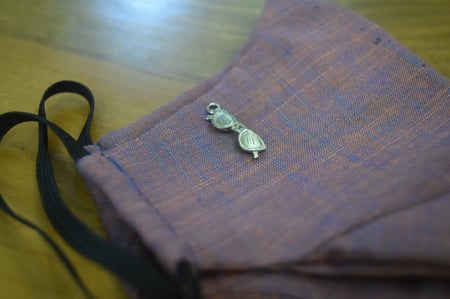 اضافة اكسسوار معدني للكمامة