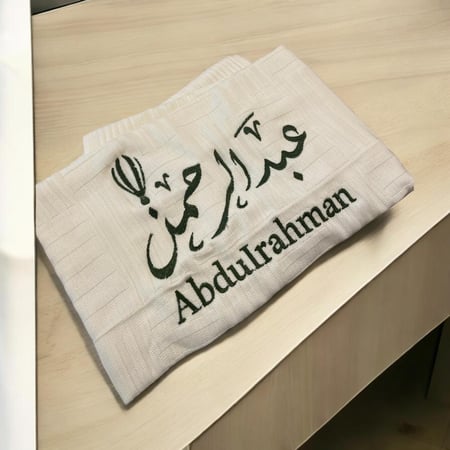بطانيه مع كتابة اسمين ورسمة منضاد