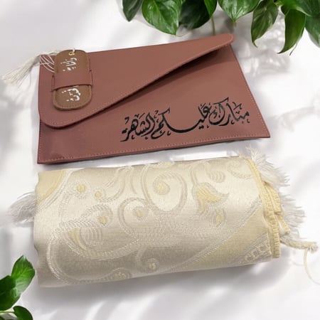 شنطه جلد  مع سجادة (لون نود )