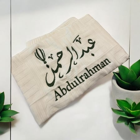 بطانيه مع كتابة اسمين ورسمة منضاد