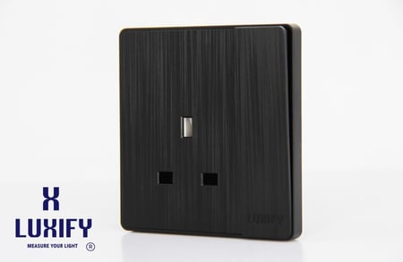 فيش 13 امبير + مفتاح  مفرد  لوكسفاي اسود