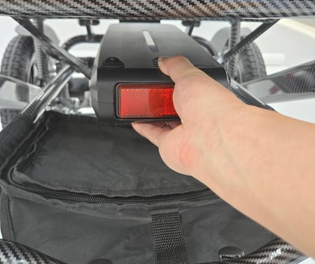 كرسي متحرك كهربائي قابل للطي خفيف الوزن 18 كيلو