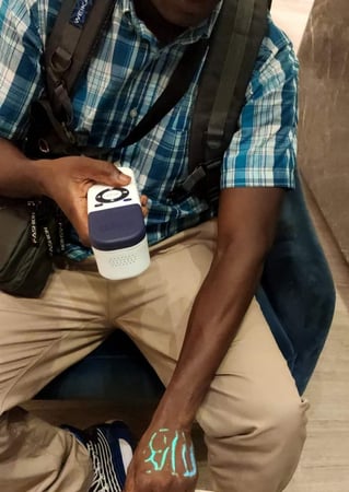 جهاز ذكي ودقيق لتحديد الأوردة بسهولة QV500