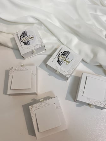 توزيعات صندوق العيد ابيض مع مناكير