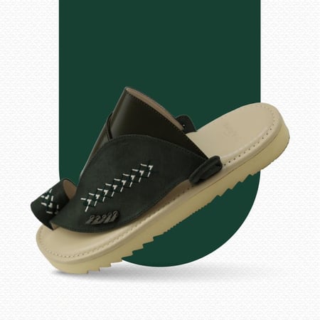 حذاء شرقي مطرز