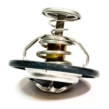 بلف حرارة رياضي RPE 65°C للنيسان فتك وبطل الدروب | يخفض حرارة المكينة ويحسّن الأداء | مناسب لمحرك V8 – V6‑| تبريد أقوى