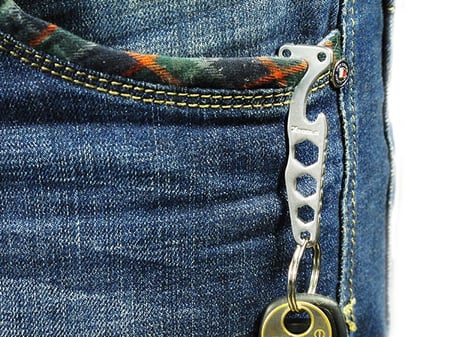 ميدالية مفك براغي ومفك علب الببسي