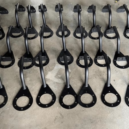 قاعدة كشافات وأنتل خلفي لتويوتا اف جي كروزر FJ CRUISER  على براغي الوكالة