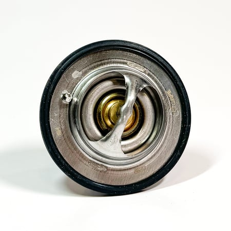 بلف حرارة رياضي RPE 71°C — يخفض حرارة مكينة الاندكروزر 4500 - 4700 | مناسب لمحركات 1fz و2uz