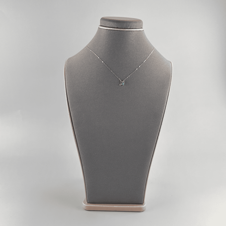 عقد ذهب بتصميم ناعم مع كرستال ازرق عيار 18