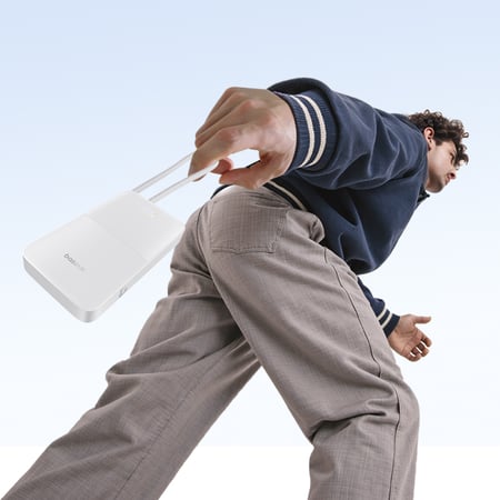 بيسوس - بطارية متنقلة 10000 ملي امبير بقوة 22.5 واط مع كيبل تايب سي مدمج وشاشه رقمية - ألوان متعددة