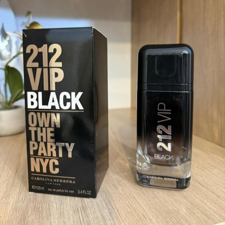 كارولينا هريرا 212 في اي بي بلاك