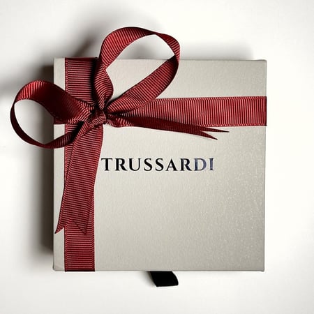 سلسال بشعار T من تروساردي