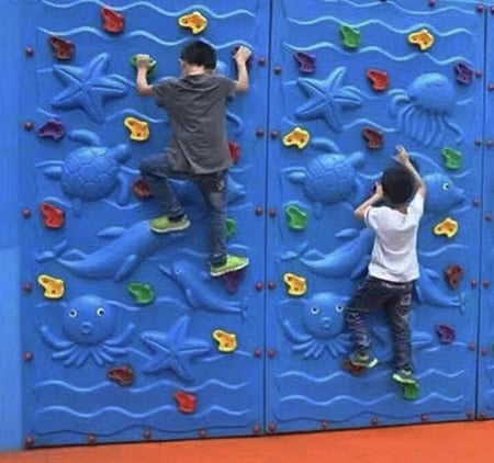 حائط التسلق الجداري البلاستيكي للاطفال