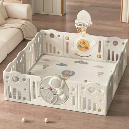 سياح العاب مع كرة سلة