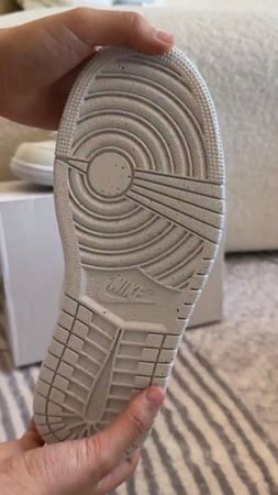 Air Jordan 1 Low SE "Grey Cream"