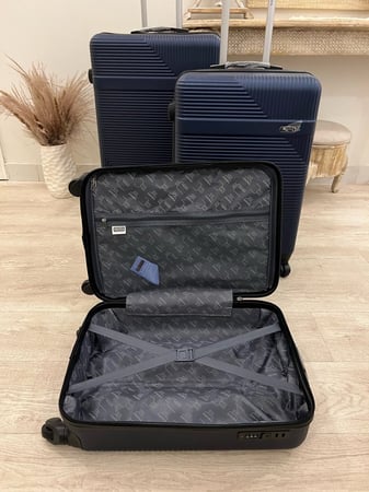 طقم حقائب سفر لون كحلي