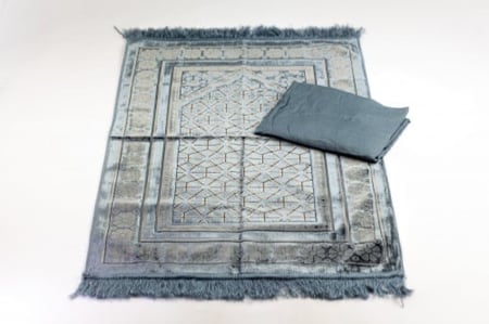 طقم سجاد تركي حرير جودة عالية جدا على شرشف صلاة عادي