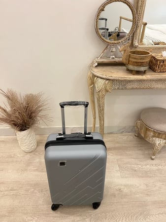 طقم حقائب سفر لون رصاصي