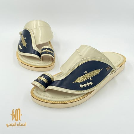 حذاء لون كحلي وسكري مطرز زري ذهبي