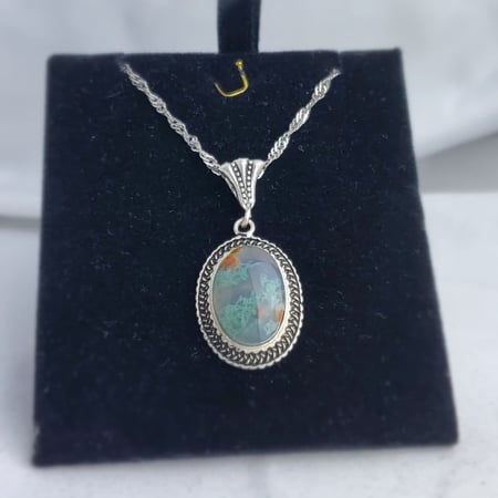 قلادة فضة مع عقيق يماني مميز