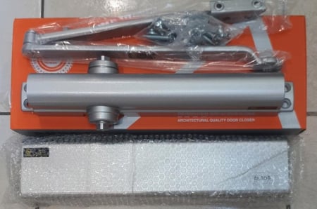 دفاش  كبير اكاد مع غطاء للحماية  30 سم فضي للابواب ذات الأوزان الثقيلة  250 كيلو الى فضي 300 كيلو الأصلي  KC1800